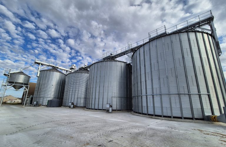 Radviliškio raj., Srautinė grūdų džiovykla Alvan Blanch DF22000 26 t/val. Grūdų valomoji BSX-100....